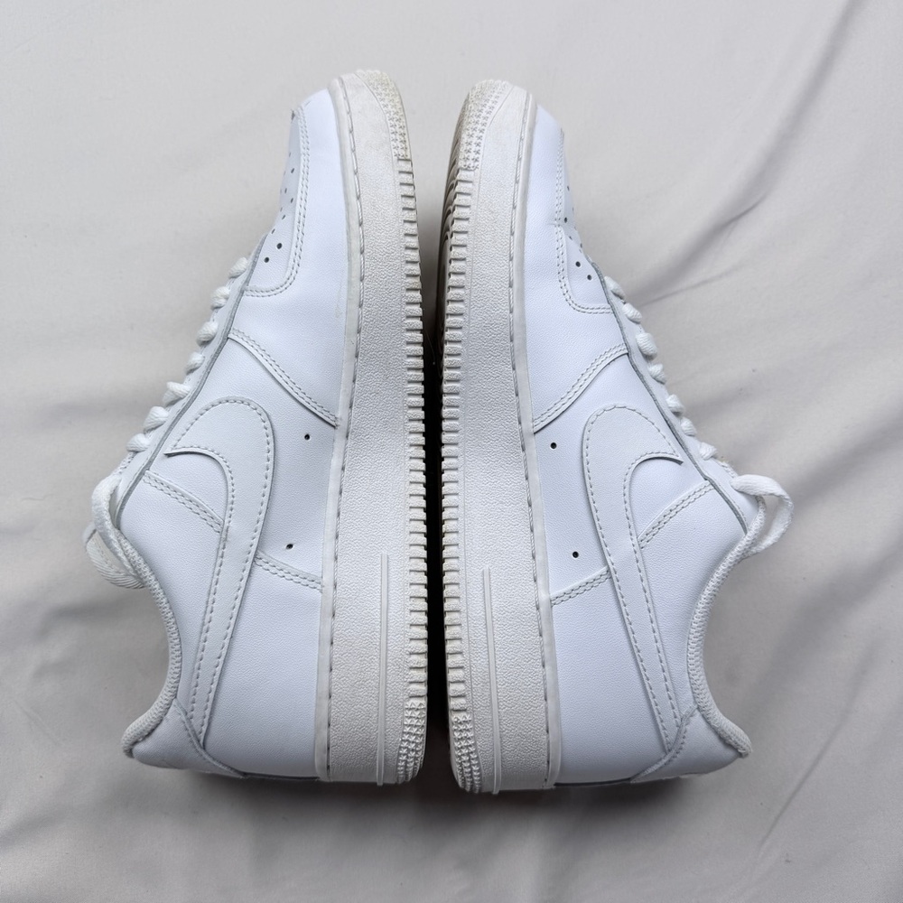 Nike Women's Air Force 1 '07 "Triple White - Picture 6 of 8